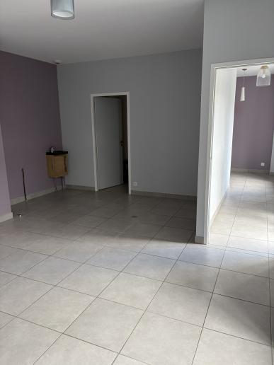 Local Professionnel  pièces Dax disponible à la Location
