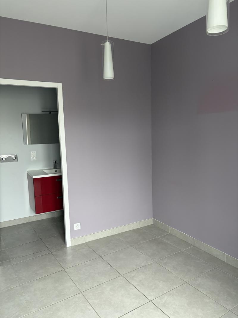 Local Professionnel  pièces Dax disponible à la Location